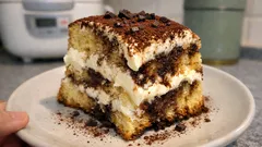 オーブン不要で華やかに：パンドーロで作るしっとりティラミスの重ねデザート