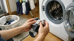 靴下のにおいが取れない原因は洗う向きだった 裏返し洗いで変わる洗濯術