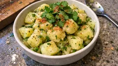 茹でじゃがいもにパクチーを和えるだけ：香り立つエスニックおつまみ