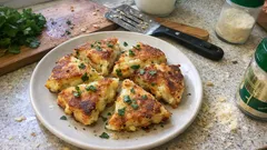 乾燥マッシュポテトが化ける：牛乳と粉チーズでカリッと焼くフライパンおつまみ