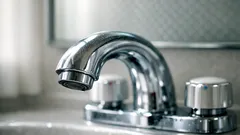 水あかの落とし方を完全ガイド、クエン酸と重曹で蛇口・鏡の白い曇りをすっきり