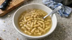 チーズとパン粉で作るイタリアの“麺スープ” パッサテッリ・イン・ブロードの基本レシピ