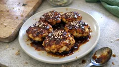 豆腐×鶏ひき肉でふんわり軽い。照り焼きだれのヘルシーハンバーグレシピ